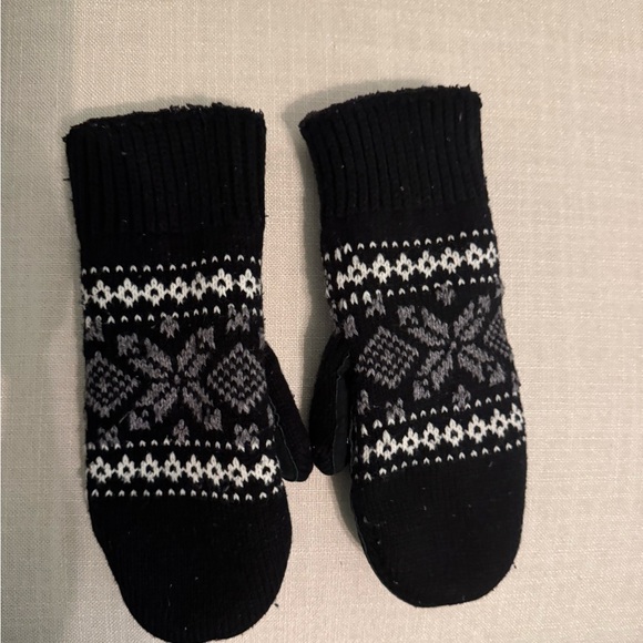 Isotoner Black and White Patterned Mittens - Picture 1 of 1